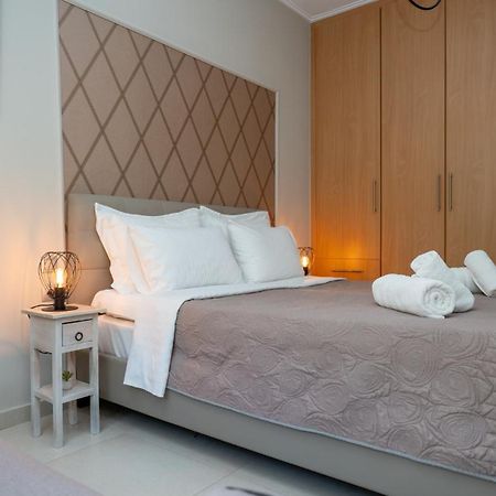Mary'S Modern And Elegant Apartment Kalampáka Luaran gambar