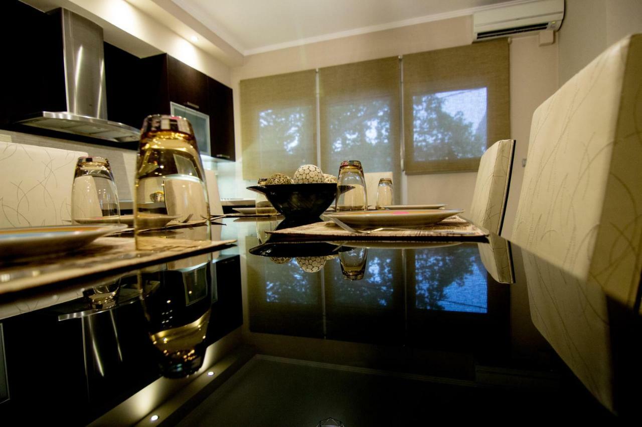Mary'S Modern And Elegant Apartment Kalampáka Luaran gambar